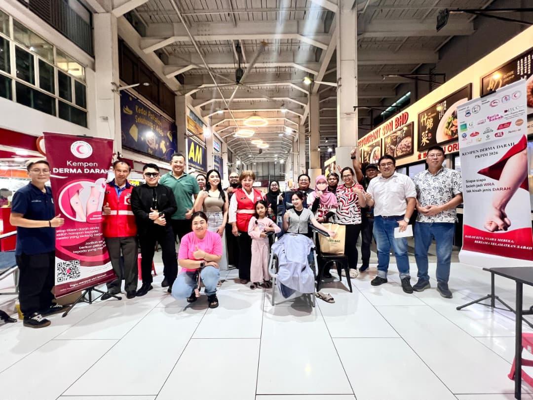 Aktiviti kempen derma darah PKPIM di EG Mall Inanam